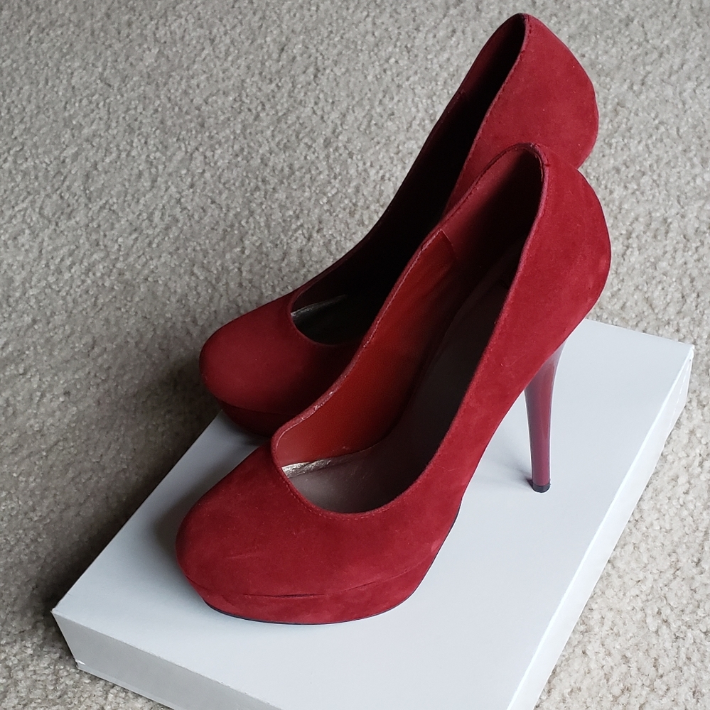 Heart in D Red Heels